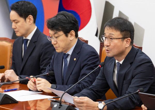 더불어민주당 한병도 원내대표가 5일 국회에서 열린 정책조정회의에서 정책 운영 방향에 대해 말하고 있다. [사진=연합뉴스]