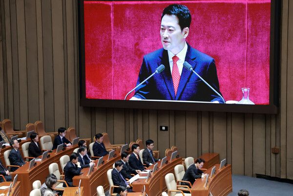 국민의힘&nbsp;장동혁&nbsp;대표가 4일 국회에서 열린 제432회 국회(임시회) 제3차 본회의에서 교섭단체 대표연설을 하는 가운데 김민석 국무총리, 구윤철 부총리 겸 재정경제부 장관 등 국무위원들이 이를 듣고 있다. [사진=연합뉴스]