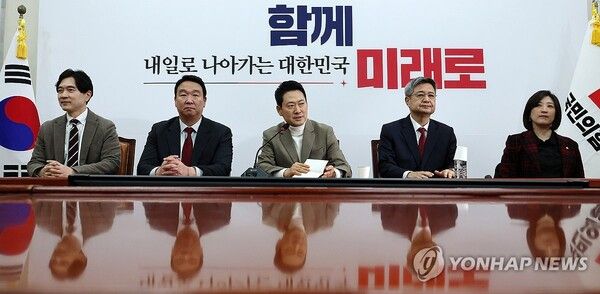 국민의힘&nbsp;장동혁&nbsp;대표가 5일 국회에서 당내 사퇴론과 재신임 투표론 관련 입장 발표 기자간담회를 열고 