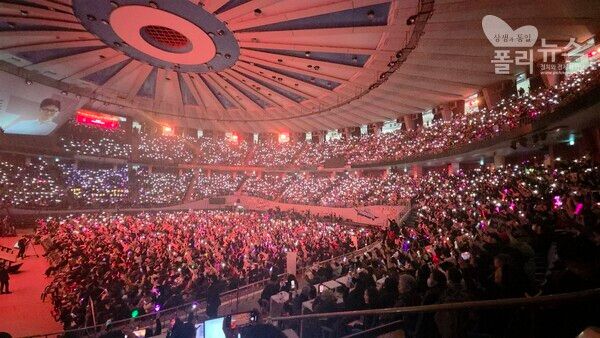 2026 한동훈 토크콘서트가 8일 잠실실내체육관에서 열렸다. 지지자들은 한동훈 전 국민의힘 대표에게 열렬한 환호를 보냈고 만석을 채웠다. [사진=폴리뉴스]