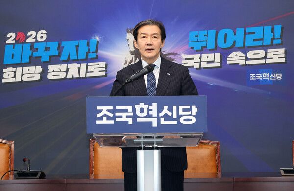 조국혁신당&nbsp;조국&nbsp;대표가 8일 국회에서 기자간담회를 열고 합당을 제안한 더불어민주당을 향해 