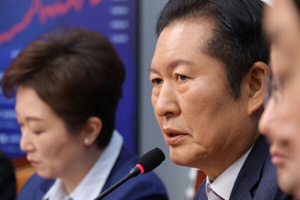 더불어민주당&nbsp;정청래&nbsp;대표가 9일 서울 여의도 국회에서 열린 최고위원회의에서 발언하고 있다. [사진=연합뉴스]