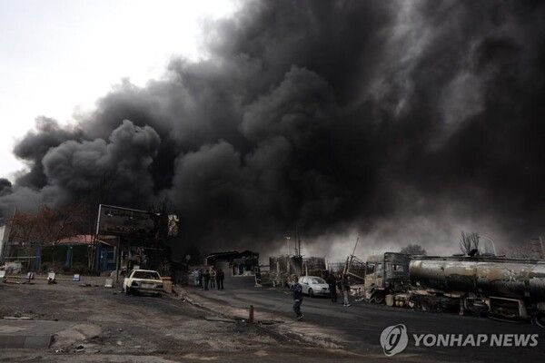 이스라엘의 폭격을 당한 이란 샤흐런 석유저장소&nbsp;[사진=EPA=연합뉴스]