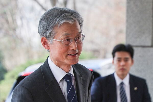 조희대&nbsp;대법원장이 10일 서울 서초구 대법원으로 출근하고 있다. [사진=연합뉴스]