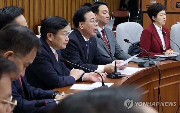 송언석&nbsp;국민의힘 원내대표가 10일 국회에서 열린 원내대책회의에서 모두발언을 하고 있다. [사진=연합뉴스]