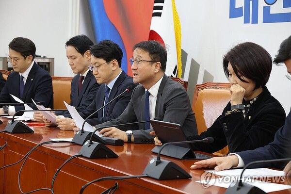 더불어민주당 한병도 원내대표가 10일 국회에서 열린 원내대책회의에서 발언하고 있다 [사진=연합뉴스]