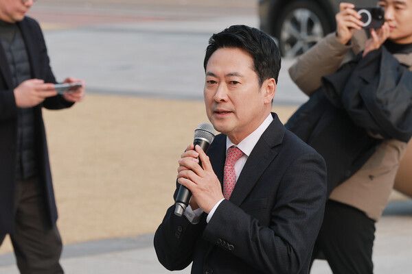 국민의힘&nbsp;장동혁&nbsp;대표가 11일 국회 본청 앞 계단에서 대한의사협회가 연 성분명처방 저지 궐기대회에 참석해 인사말하고 있다. [사진=연합뉴스]