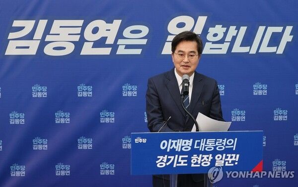 김동연 경기도지사가 12일 경기도 안양역에서 제9회 전국동시지방선거 경기도지사 후보 출마 선언을 하고 있다. [사진=연합뉴스]