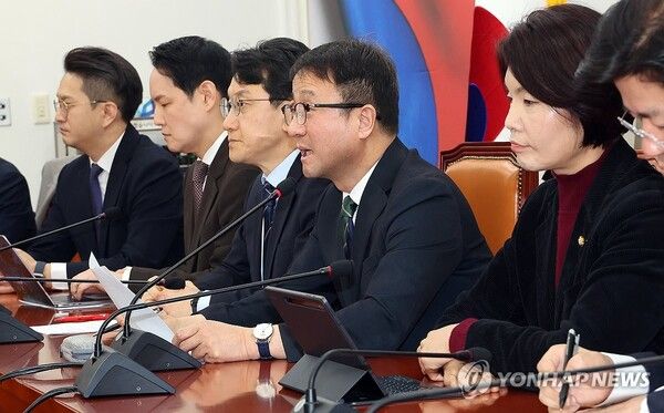 더불어민주당 한병도 원내대표가 12일 국회에서 열린 정책조정회의에서 발언하고 있다. 2026.3.12 [사진=연합뉴스]