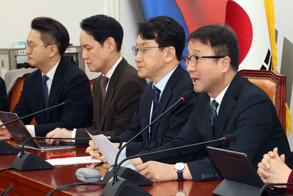 &nbsp;더불어민주당&nbsp;한병도 원내대표가 12일 국회에서 열린 정책조정회의에서 발언하고 있다. [사진=연합뉴스]