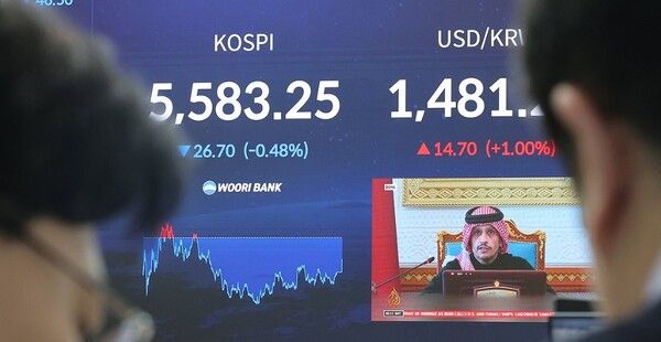 코스피가 국제 유가 반등 영향으로 0.5% 하락해 5,580대에서 마감했다. 사진=연합뉴스&nbsp;