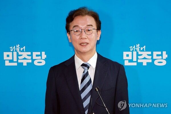 민주당 전재수 의원이 6·3 지방선거 최대 격전지 중 하나로 꼽히는 부산시장 선거 출마를 공식화했다 [사진=연합뉴스]