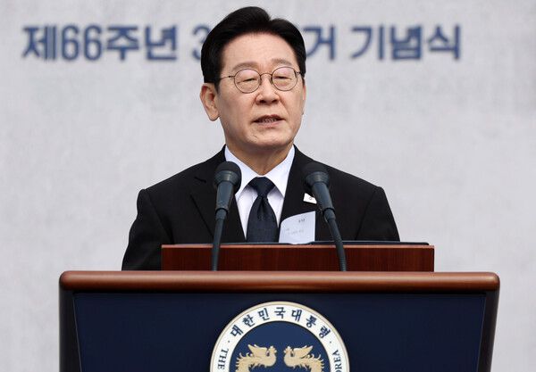 &nbsp;이재명&nbsp;대통령이 15일 경남 창원시 마산회원구 국립 3·15 민주 묘지에서 열린 제66주년 3·15의거 기념식에서 기념사를 하고 있다. [사진=연합뉴스]