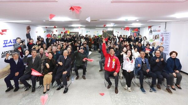 박대기 포항시장 예비후보가 15일 선거사무소 개소식을 열고 본격적인 선거전에 돌입했다. / 사진=박대기 포항시장 예비후보&nbsp;선거사무소