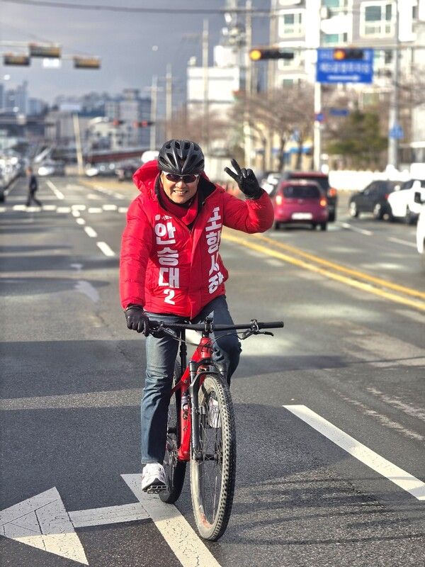 안승대 예비후보 자전거 유세 모습 / 사진=안승대 포항시장 예비후보 선거사무소