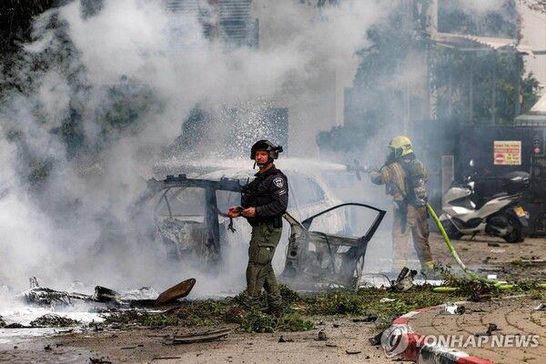 이란의 공습을 받은 이스라엘 텔아비브&nbsp;[사진=AFP=연합뉴스 ]