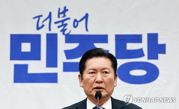 더불어민주당 정청래 대표가 17일 국회에서 열린 의원총회에 참석해 발언하고 있다. 2026.3.17 [사진=연합뉴스]