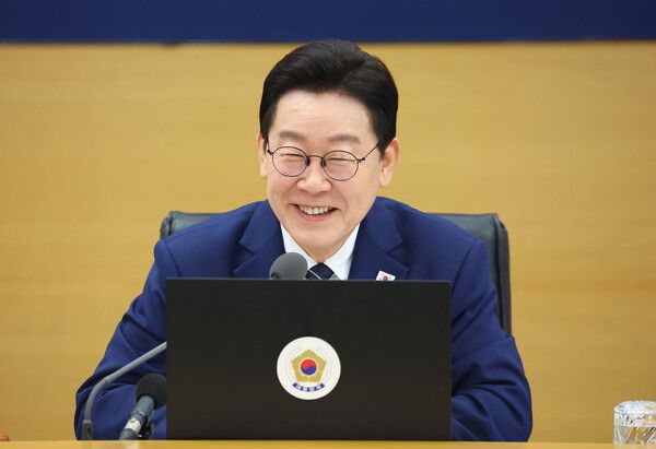 &nbsp;이재명&nbsp;대통령이 17일 정부세종청사에서 국무회의를 주재하고 있다. [사진=연합뉴스]