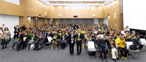 이날 행사엔 권영길 전 민주노동당 대표, 단병호 전 민주노동당 의원, 한상균 전 전국민주노동조합총연맹 위원장, 김종대·이은주 전 정의당 의원, 박경석 전국장애인차별철폐연대 대표, 김찬휘·이상현 녹색당 공동대표 등 진보정당 인사들이 참석하면서, 권 대표의 출마 선언이 진보 진영 재결집의 신호탄이 될지 주목된다. 2026.2.28. [사진=정의당 제공]