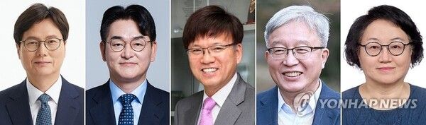 청와대는 2일 이재명 대통령이 규제합리화위원회 부위원장에 남궁범 에스원 고문, 규제합리화위원회 부위원장에 박용진 전 의원, 규제합리화위원회 부위원장에 이병태 카이스트 명예교수, 기본사회위원회 부위원장에 강남훈 한신대 명예교수, 국가생명윤리심의위원회 위원장에 김옥주 서울대 주임교수를 임명했다고 밝혔다