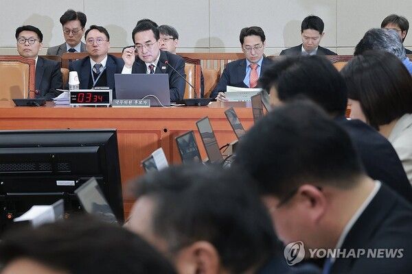 박홍근 기획예산처 장관 후보자가 23일 국회 재정경제기획위원회에서 열린 인사청문회에서 의원 질의를 듣고 있다. 2026.3.23 [사진=연합뉴스]