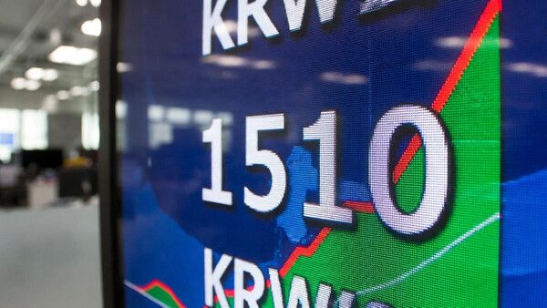 23일 환율은 전 거래일보다 16.7원 오른 1,517.3원에 마감하며 2009년 이후 17년 만에 최고 수준을 기록했다. 사진=그록 편집&nbsp;