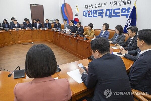 더불어민주당 한병도 원내대표가 24일 국회에서 열린 원내대책회의에서 발언하고 있다. 2026.3.24 [사진=연합뉴스]