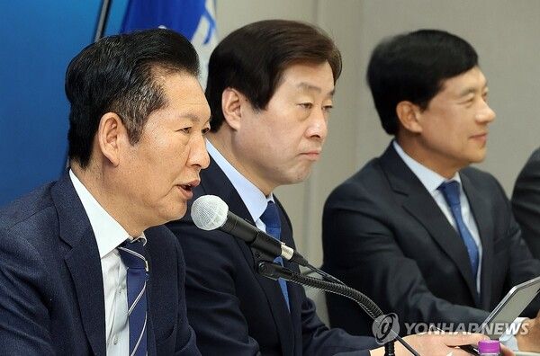 더불어민주당 정청래 대표가 25일 충북 충주시 유네스코국제무예센터 국제회의장에서 열린 민생현장 최고위원회의에서 발언하고 있다. 2026.3.25 [사진=연합뉴스]