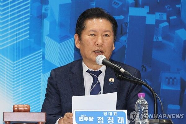 더불어민주당 정청래 대표가 25일 충북 충주시 유네스코국제무예센터 국제회의장에서 열린 민생현장 최고위원회의에서 발언하고 있다. 2026.3.25 [사진=연합뉴스]