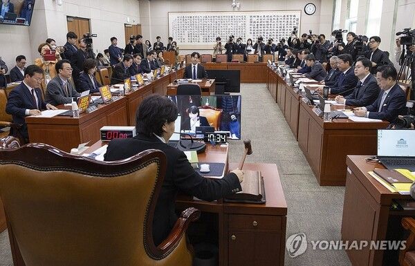 윤석열 정권 정치검찰 조작기소 의혹 사건 진상규명 국정조사특별위원회 위원장인 더불어민주당 서영교 의원이 25일 국회에서 열린 제2차 전체회의를 개회하고 있다. 2026.3.25 [사진=연합뉴스]