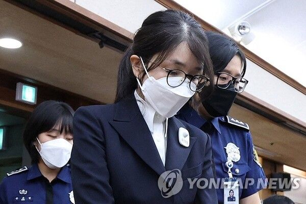 법정 출석한 김건희 [사진=연합뉴스]