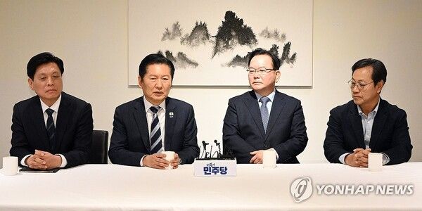 더불어민주당 정청래 대표와 김부겸 전 국무총리가 26일 서울 중구 달개비에서 회동하고 있다. 2026.3.26 [국회사진기자단]