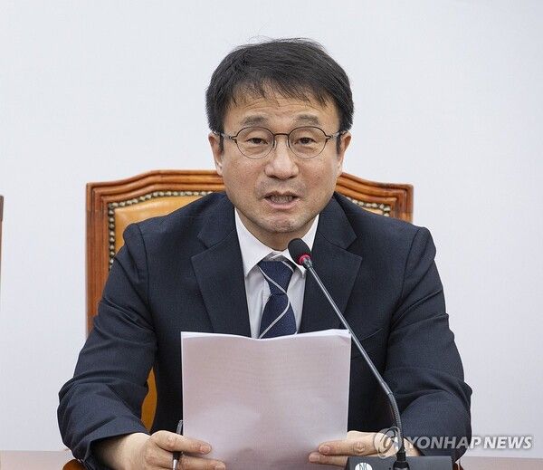 더불어민주당 한병도 원내대표가 26일 국회에서 열린 정책조정회의에서 신임 법제사법위원장 선임과 관련해 