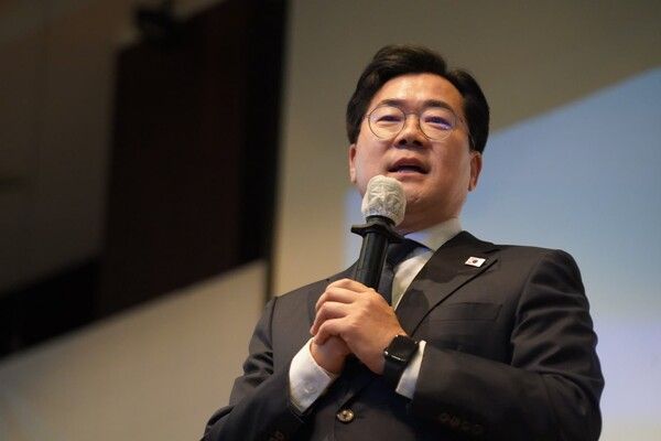 박찬대 더불어민주당 의원은 2일 모교 인하대학교에서 출판기념회를 열어 '사람이 모이고 에너지가 넘치는 인천의 미래'를 약속했다. 26.3.2. [사진=의원실 제공]