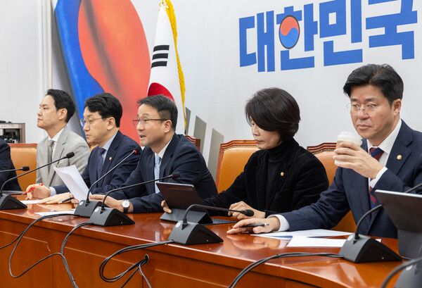 더불어민주당 한병도 원내대표가 3일 국회에서 열린 원내대책회의에서 발언하고 있다. 2026.3.3 [사진=연합뉴스]