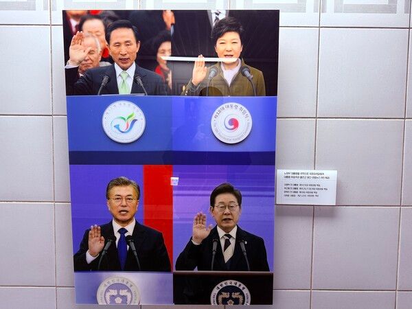 국회 본관 지하통로에는 이승만, 박정희, 전두환 씨를 제외한 우리나라 역대 대통령이 국회에서 취임 선서하는 사진이 걸려 있다. 3일 윤석열 전 대통령의 사진이 철거되고 그 자리에 이재명 대통령 사진이 새로 걸렸다. 26.3.3. [사진=폴리뉴스 김대성 기자]