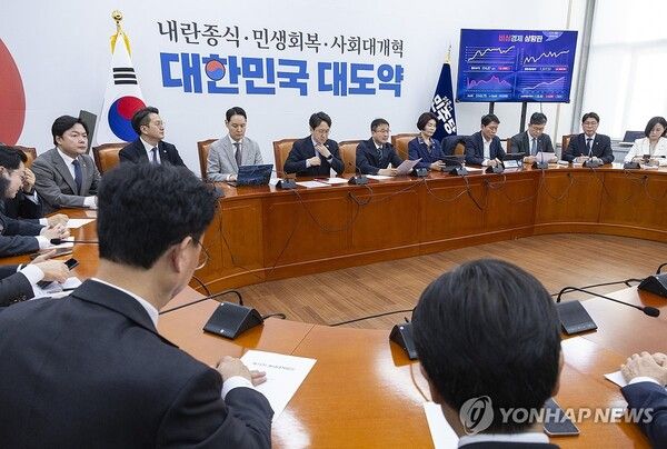 더불어민주당 한병도 원내대표가 31일 국회에서 열린 원내대책회의에서 추경 신속 통과 관련 발언하고 있다. 2026.3.31 [사진=연합뉴스]