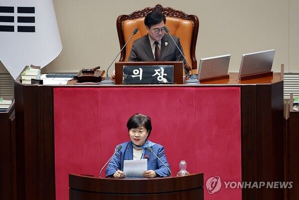 31일 국회에서 열린 3월 임시국회 제3차 본회의에서 법제사법위원장으로 선출된 더불어민주당 서영교 의원이 당선 인사하고 있다. 2026.3.31 [사진=연합뉴스]