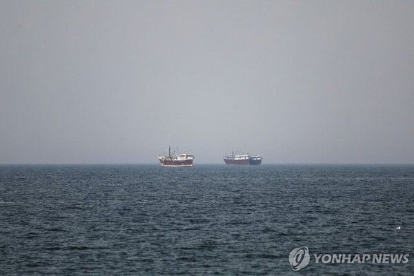 이란 위협에 호르무즈 해협에 발이 묶인 선박들&nbsp;[사진=로이터=연합뉴스]