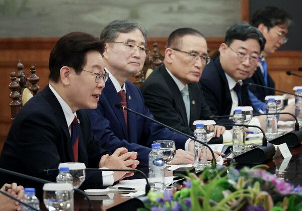 이재명&nbsp;대통령이 3일 필리핀 마닐라 말라카냥궁에서 열린 페르디난드 마르코스 대통령과의 정상회담에서 발언하고 있다. [사진=연합뉴스]