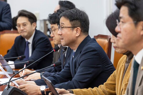 더불어민주당 한병도 원내대표가 5일 국회에서 열린 정책조정회의에서 현안 관련 발언하고 있다. 2026.3.5 [사진=연합뉴스]