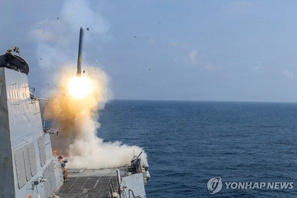 대이란 공격 위해 토마호크 미사일 발사하는 미 해군 함정&nbsp;[사진=로이터=연합뉴스]