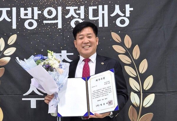 서석영&nbsp;경상북도의회 의원이 지난달&nbsp;28일 '2026 지방의정대상&nbsp;최우수상'을 수상했다. / 사진=경상북도의회