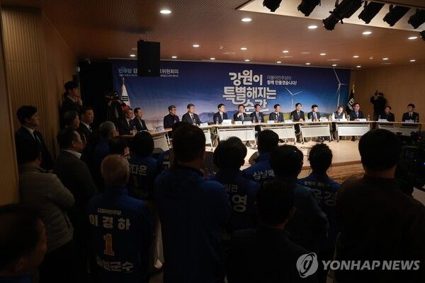 더불어민주당 황명선 최고위원이 1일 강원 철원새마을금고 본점 대회의실에서 열린 현장 최고위원회의에서 발언하고 있다. 2026.4.1 [사진=연합뉴스]