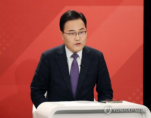 30일 오후 대구 TBC에서 열린 국민의힘&nbsp;대구시장&nbsp;후보 1차 비전 토론회에서 홍석준 후보가 발언하고 있다. 2026.3.30 [사진=연합뉴스]
