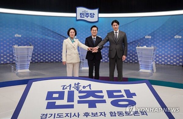 더불어민주당 추미애(왼쪽부터)·김동연·한준호 경기도지사 경선후보가 1일 서울 양천구 SBS 목동 스튜디오에서 열린 더불어민주당 경기도지사 후보자 2차 TV 합동토론회에 참석해 기념 촬영하고 있다. 2026.4.1 [사진=연합뉴스]