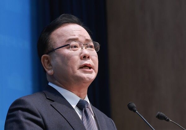 &nbsp;김부겸&nbsp;전 국무총리가 30일 국회 소통관에서 대구시장 출마를 선언하고 있다. [사진=연합뉴스]