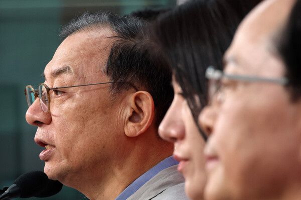 &nbsp;국민의힘&nbsp;이정현&nbsp;공천관리위원장이 31일 서울 영등포구 여의도 중앙당사에서 사퇴 의사를 밝히고 있다.[사진=연합뉴스]