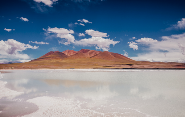 아르헨티나 옴브레 무에르토(Hombre Muerto) 염호 전경 / 사진=포스코