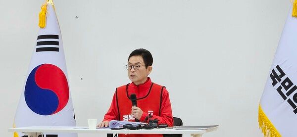 이철우 예비후보가&nbsp;대구경북 행정통합 북부권 주요 내용을 설명하고 있다.